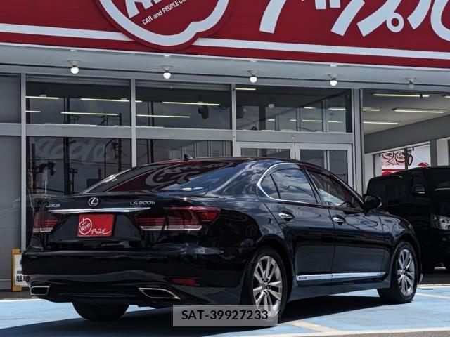 Lexus LS 2015-11 6612863-10