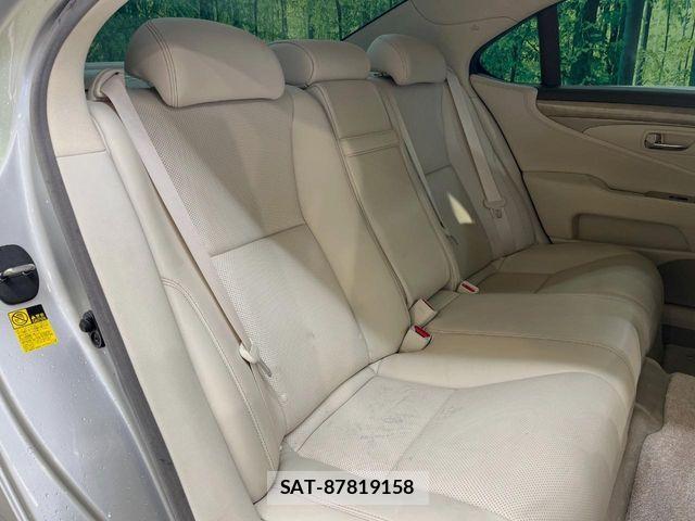 Lexus LS 2013-06 6641846-9