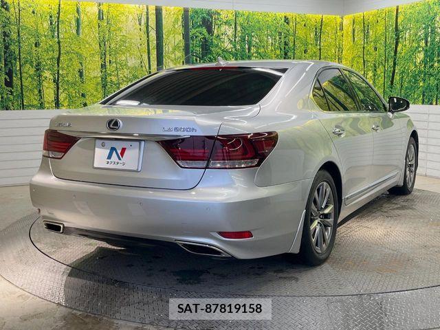 Lexus LS 2013-06 6641846-17