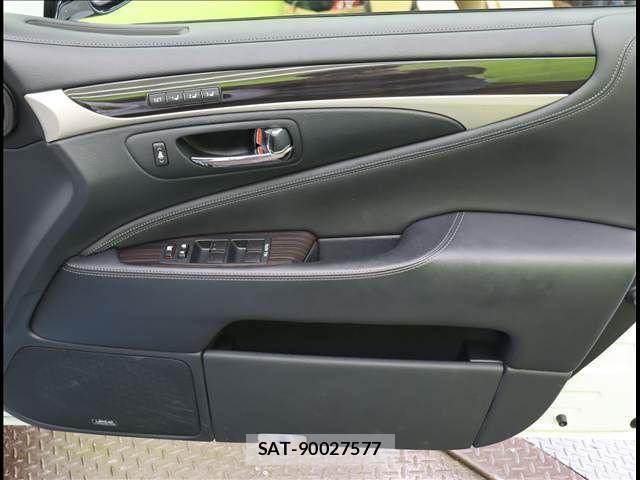 Lexus LS 2014-05 6752246-23