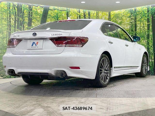 Lexus LS 2012-11 6752247-15