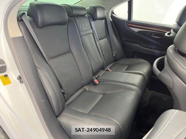 Lexus LS 2014-12 6815714-13