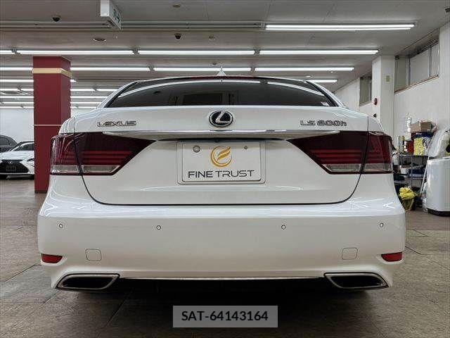 Lexus LS 2015-08 7251326-16