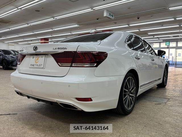 Lexus LS 2015-08 7251326-17