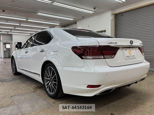 Lexus LS 2015-08 7251326-18