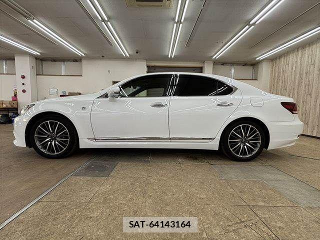 Lexus LS 2015-08 7251326-19