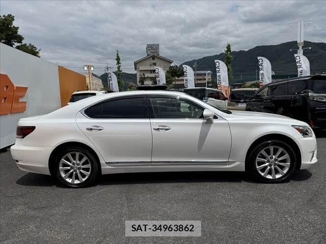 Lexus LS 2016-08 7328044-11