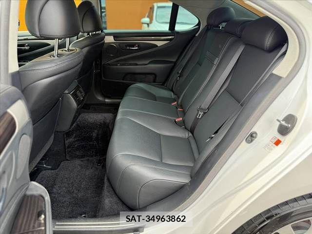 Lexus LS 2016-08 7328044-17