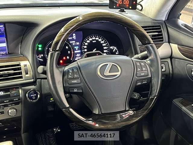 Lexus LS 2012-12 7358504-19