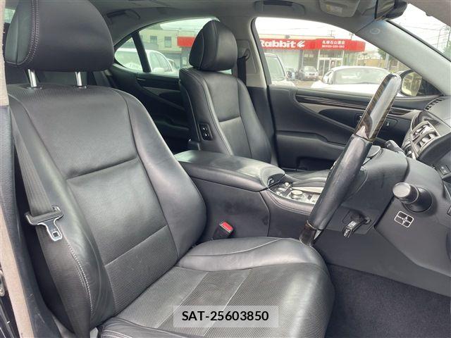Lexus LS 2014-05 7358505-12