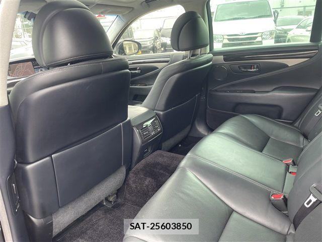 Lexus LS 2014-05 7358505-17