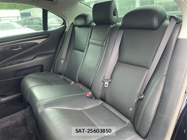 Lexus LS 2014-05 7358505-18