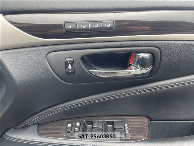 Lexus LS 2014-05 7358505-23