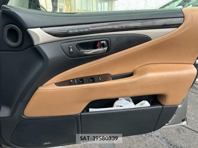 Lexus LS 2015-06 7617671-12