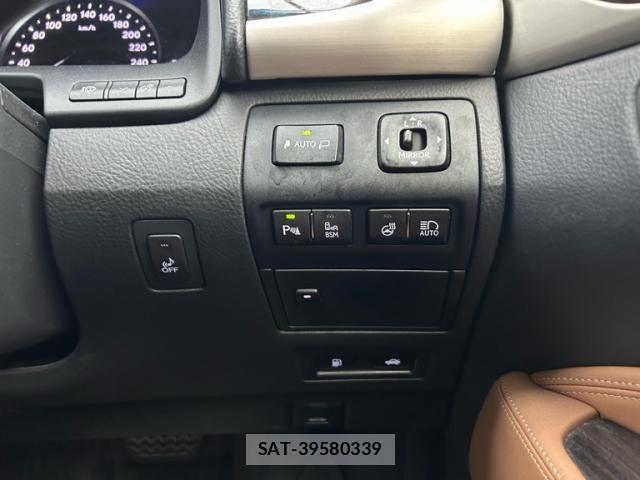 Lexus LS 2015-06 7617671-15