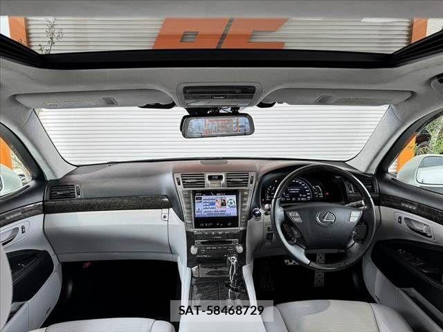 Lexus LS 2010-09 7617670-1