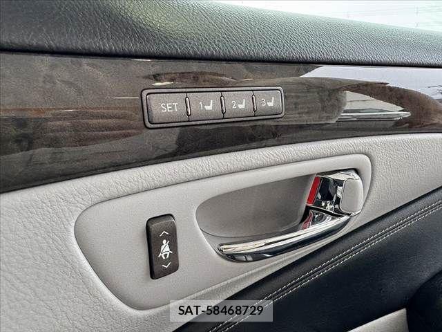 Lexus LS 2010-09 7617670-25