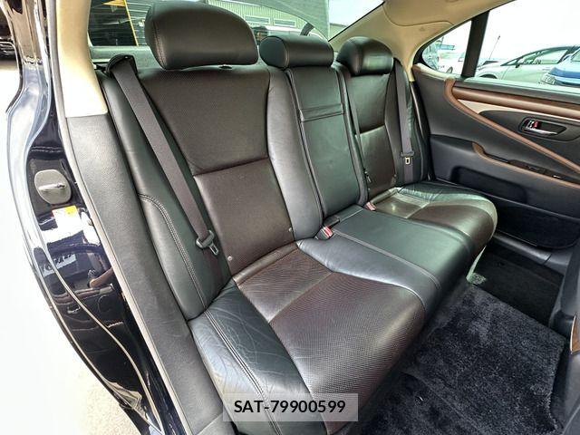 Lexus LS 2015-03 7877362-11