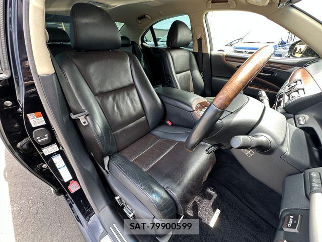 Lexus LS 2015-03 7877362-12