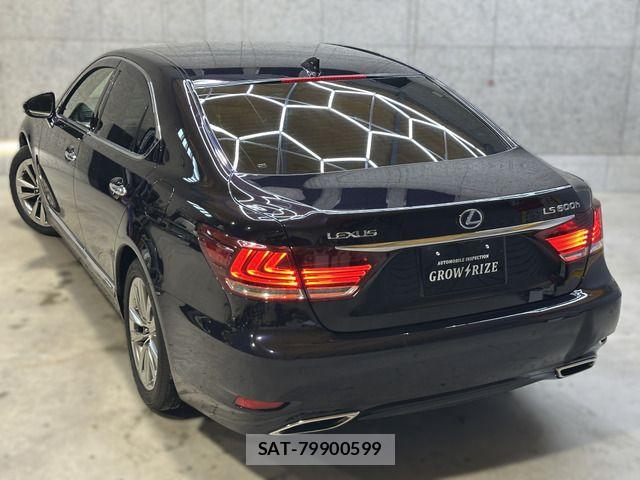 Lexus LS 2015-03 7877362-16