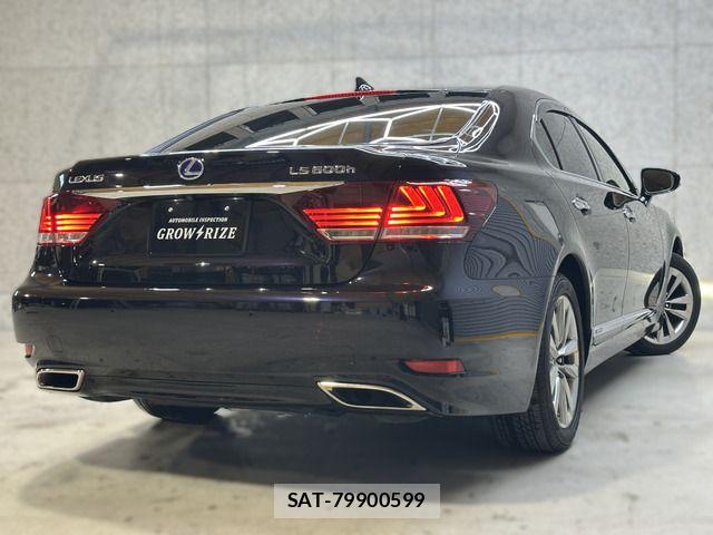 Lexus LS 2015-03 7877362-6