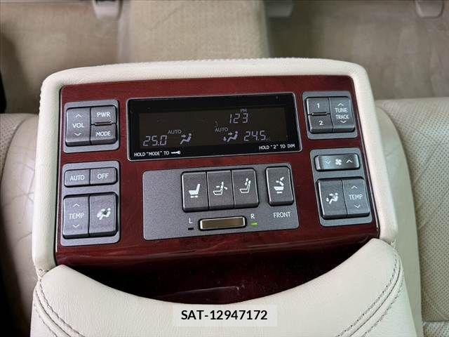 Lexus LS 2010-03 7877370-29