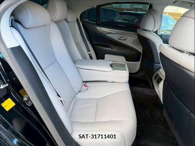 Lexus LS 2010-01 7902857-11