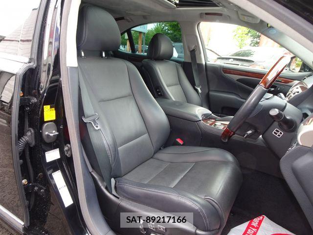 Lexus LS 2013-09 8208390-13