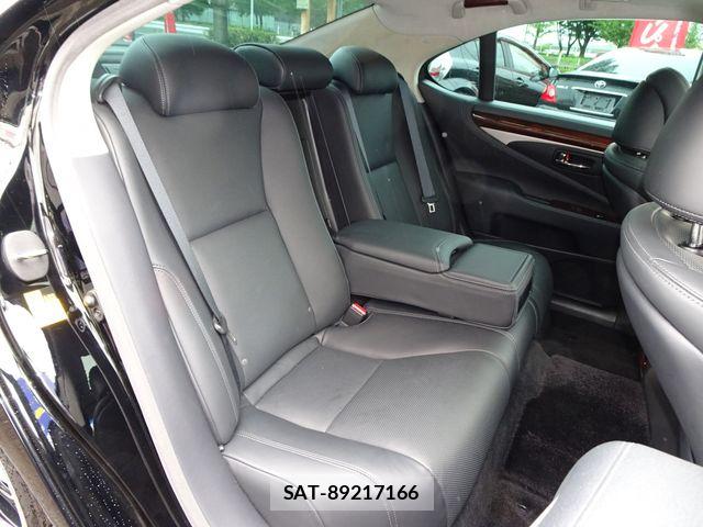 Lexus LS 2013-09 8208390-16