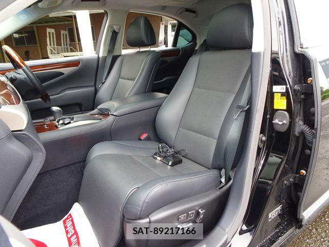 Lexus LS 2013-09 8208390-17