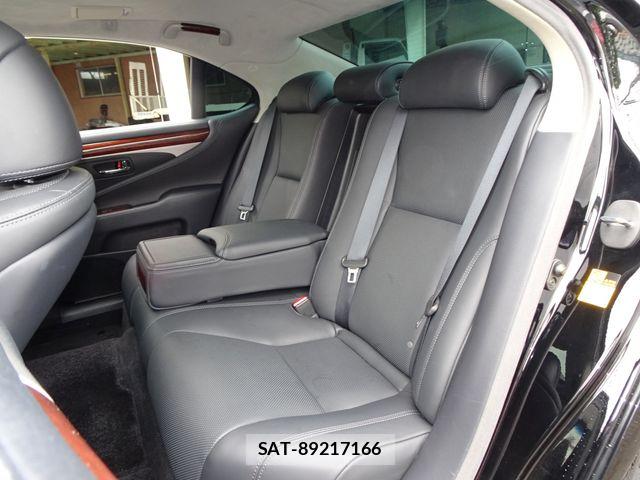 Lexus LS 2013-09 8208390-18