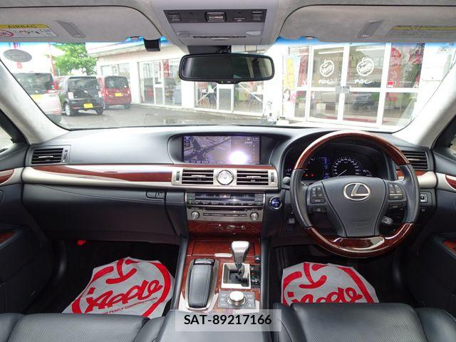 Lexus LS 2013-09 8208390-22