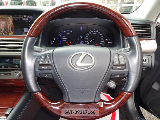 Lexus LS 2013-09 8208390-27