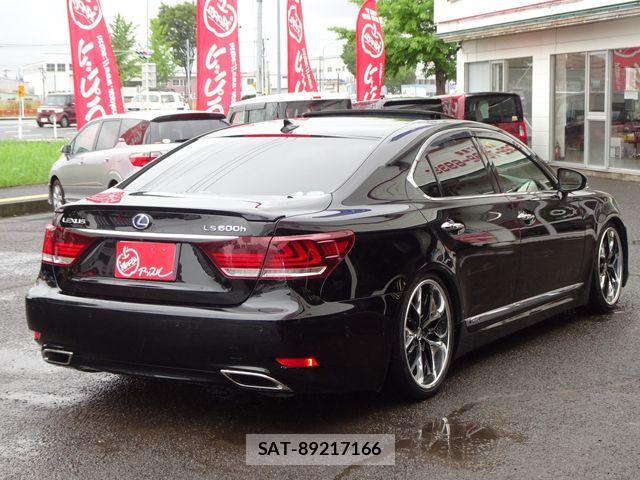 Lexus LS 2013-09 8208390-2