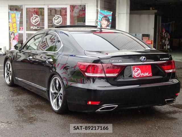 Lexus LS 2013-09 8208390-4