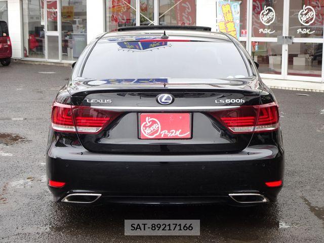 Lexus LS 2013-09 8208390-6