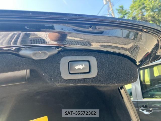 Lexus LS 2011-09 8245728-16