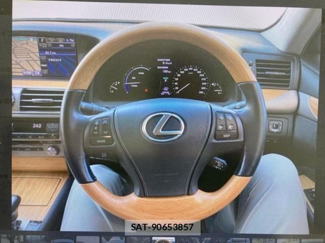 Lexus LS 2013-10 8413294-12