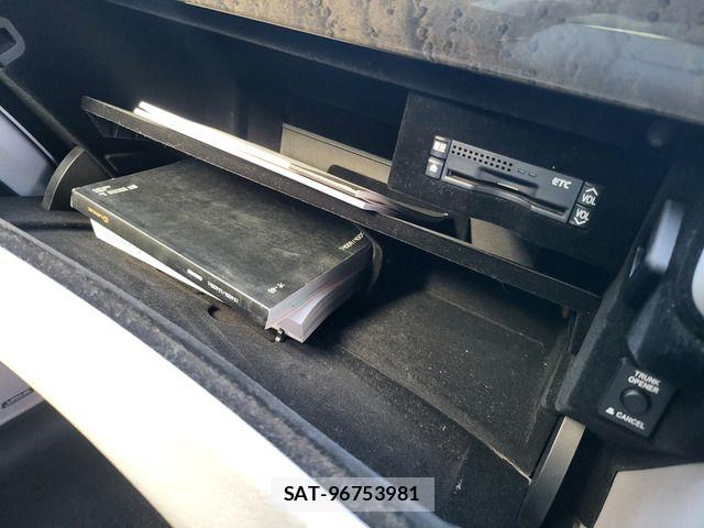 Lexus LS 2011-09 8525551-17