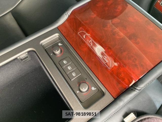 Lexus LS 2011-09 8666405-26
