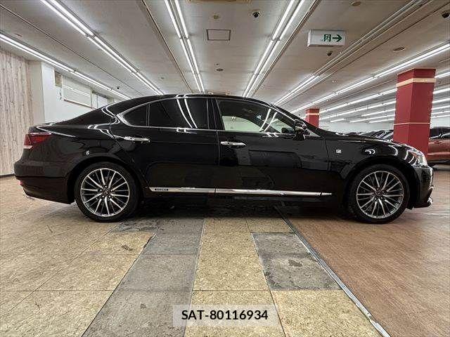Lexus LS 2013-04 8829966-15