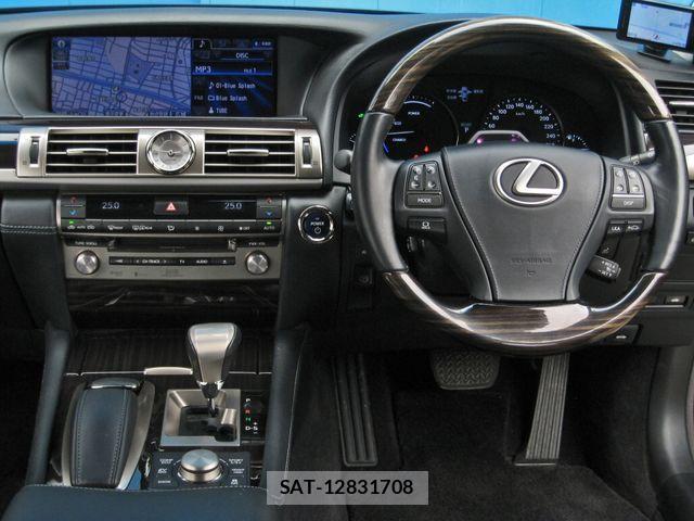 Lexus LS 2012-11 1292178-12
