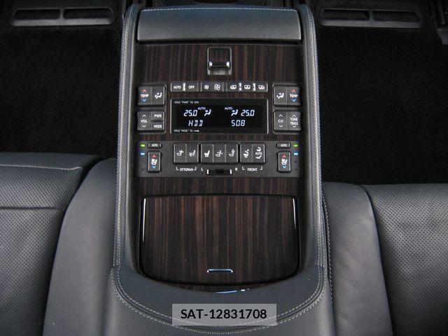 Lexus LS 2012-11 1292178-19