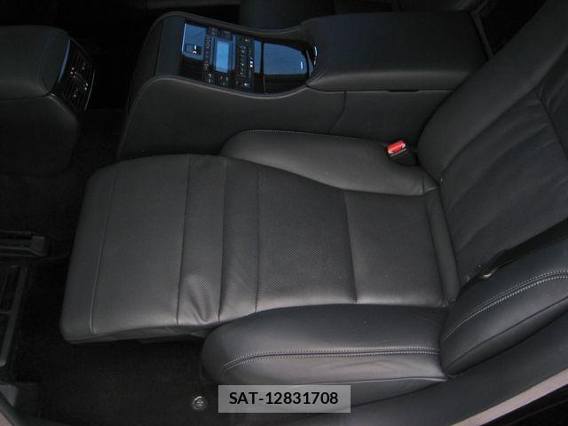 Lexus LS 2012-11 1292178-27