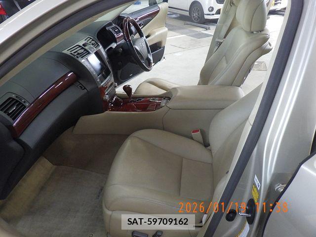 Lexus LS 2011-10 2400908-10
