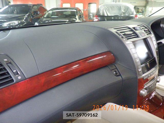 Lexus LS 2011-10 2400908-11
