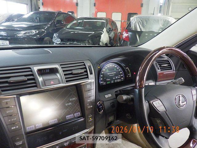 Lexus LS 2011-10 2400908-12