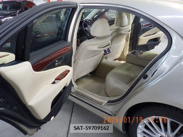 Lexus LS 2011-10 2400908-15