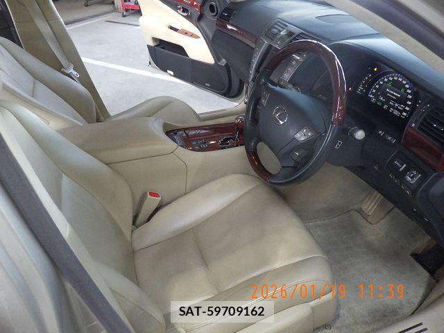 Lexus LS 2011-10 2400908-18