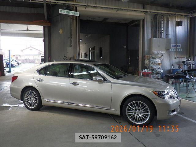 Lexus LS 2011-10 2400908-1